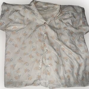 Vintage triangle pattern white retro button up